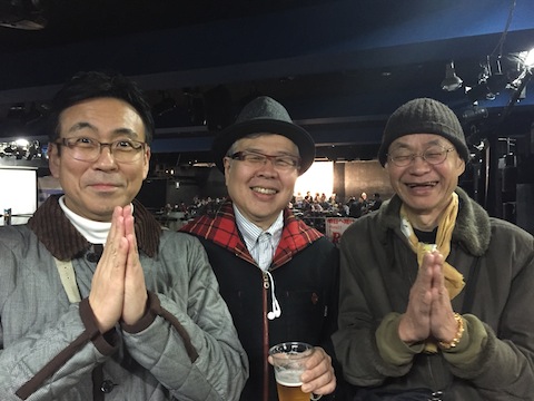 左から、大場、板橋さん、マンガ家の河口仁さん。